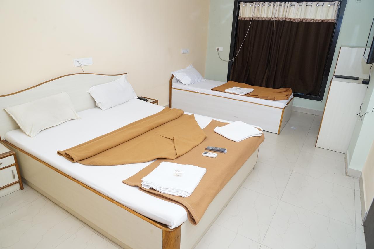Hotel Umesh Daman Exteriér fotografie