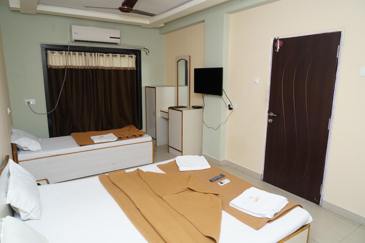 Hotel Umesh Daman Exteriér fotografie