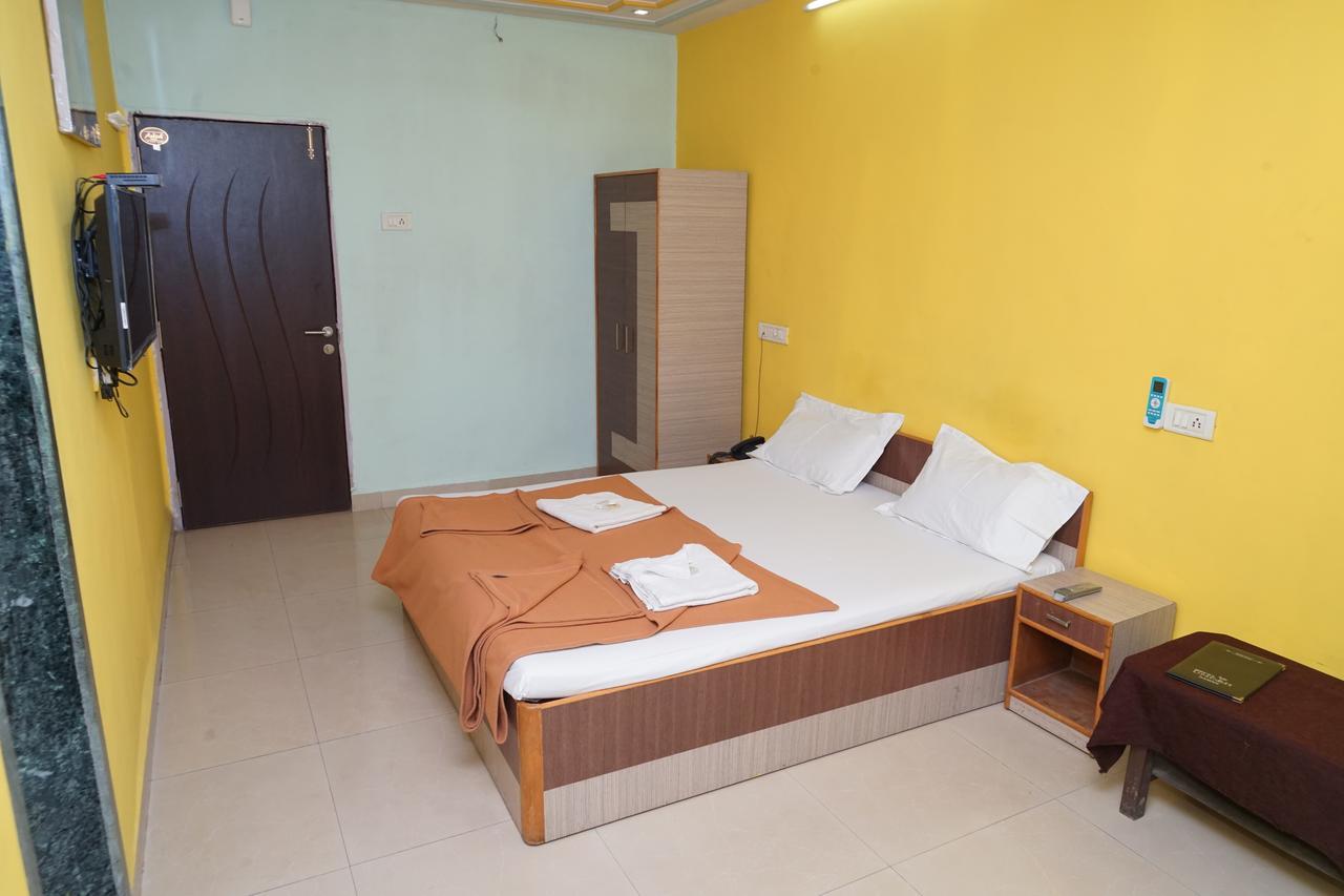 Hotel Umesh Daman Exteriér fotografie